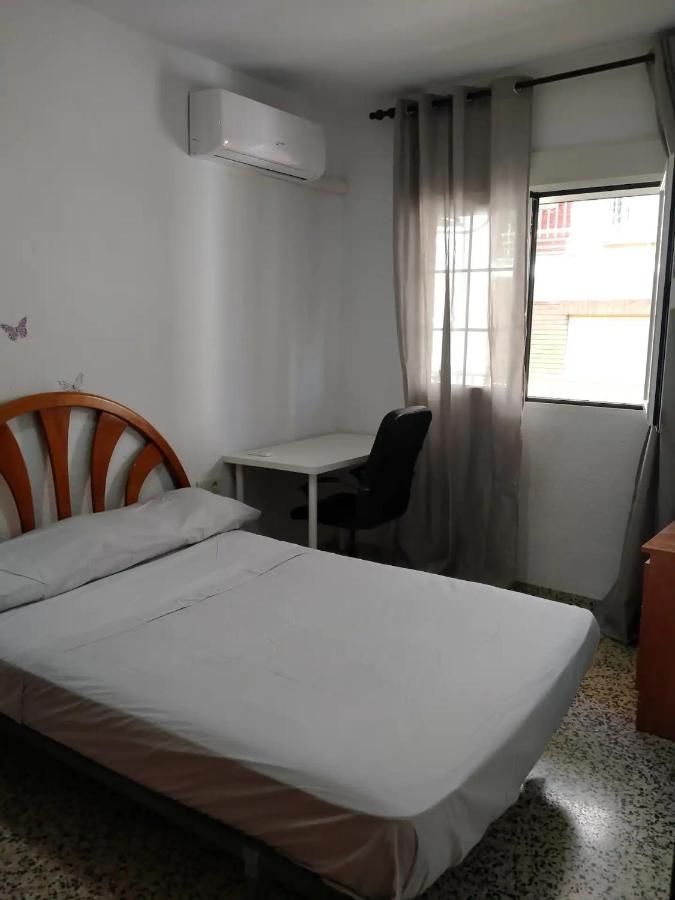 Apartamento 3 Dormitorios Frente A Hospital De Traumatologia Granada Bagian luar foto