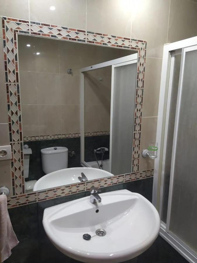 Apartamento 3 Dormitorios Frente A Hospital De Traumatologia Granada Bagian luar foto