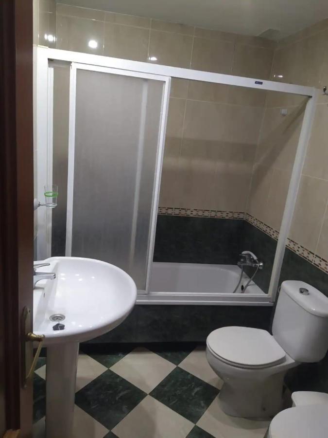 Apartamento 3 Dormitorios Frente A Hospital De Traumatologia Granada Bagian luar foto