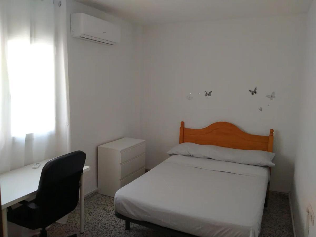 Apartamento 3 Dormitorios Frente A Hospital De Traumatologia Granada Bagian luar foto