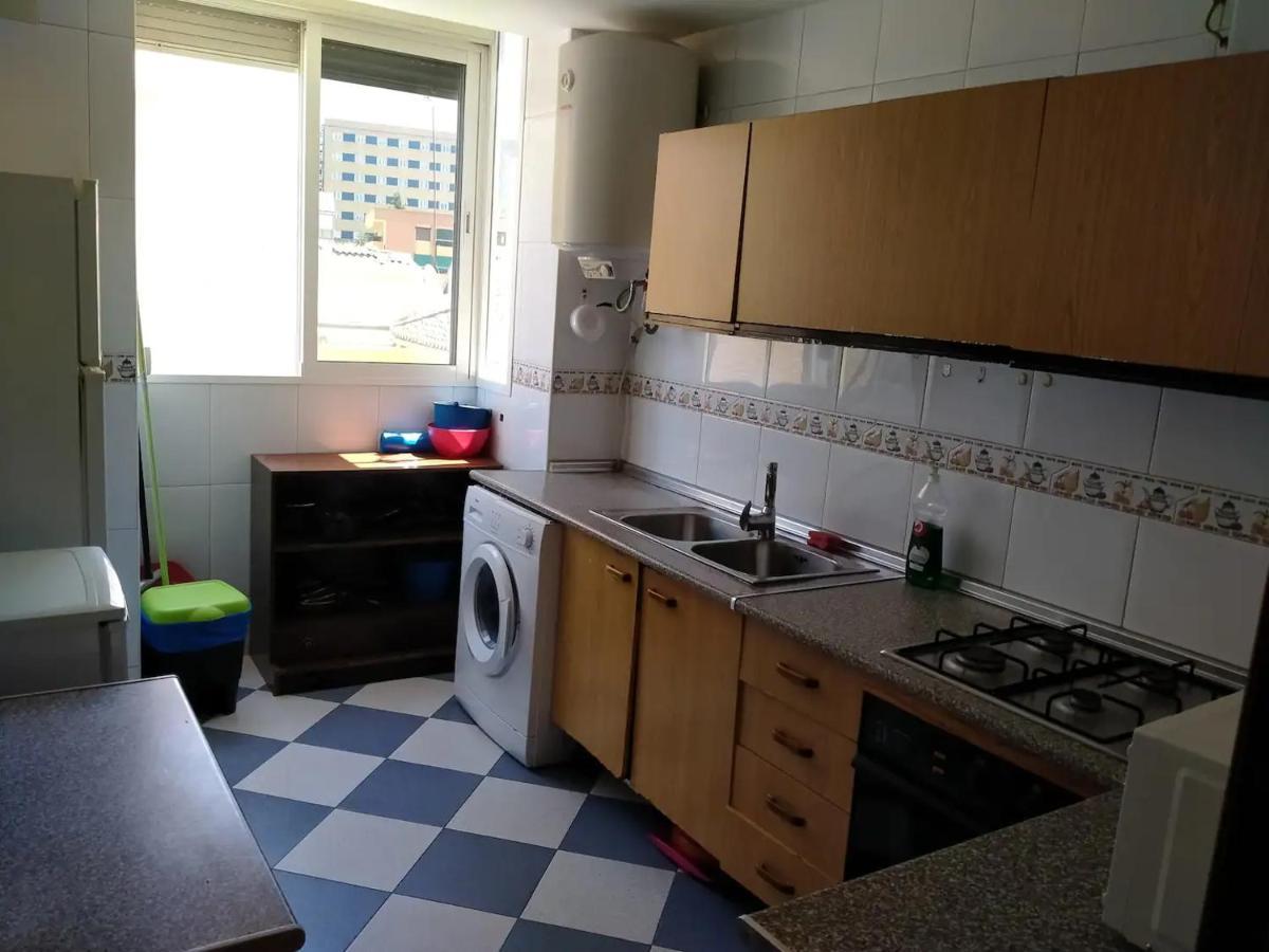 Apartamento 3 Dormitorios Frente A Hospital De Traumatologia Granada Bagian luar foto